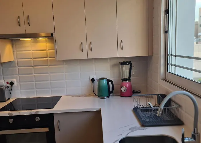 Sunlit * リマソール